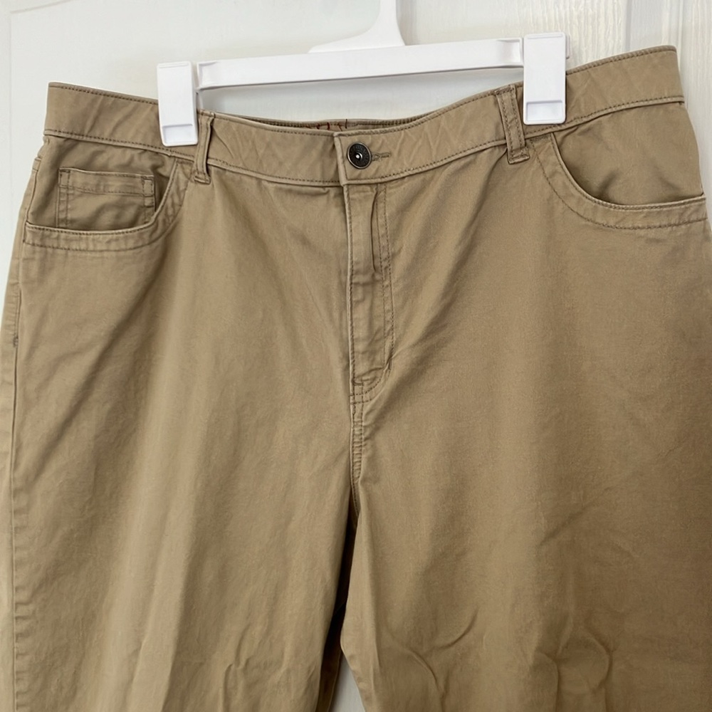 Your favorite stretch tan Capri pants, size 18 - Picture 3 of 5